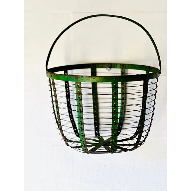 Mesh Wire Basket, 1960, in Good conditions. Designed 1960 to 1969