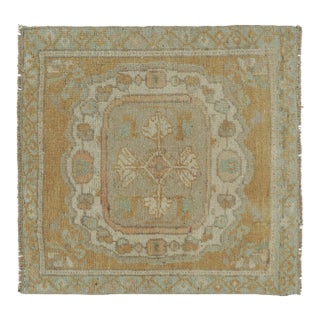 Vintage Turkish Gift-Sized Rug With Soft Ivory Medallion Design - Rug & Kilim For Sale