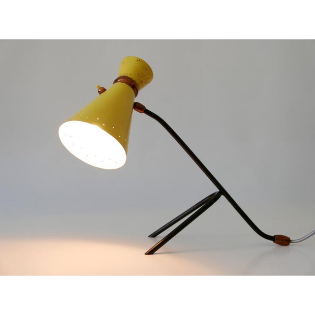 Extremely rare, highly decorative and articulated mid-century modern diabolo table lamp or desk light. Due to the joint...