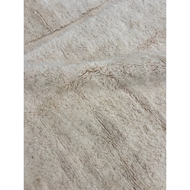 Moroccan Beni M’rirt Wool Rug – Hand Knotted Berber Carpet, Large Ivory Luxury Area Rug For Sale - Image 15 of 15