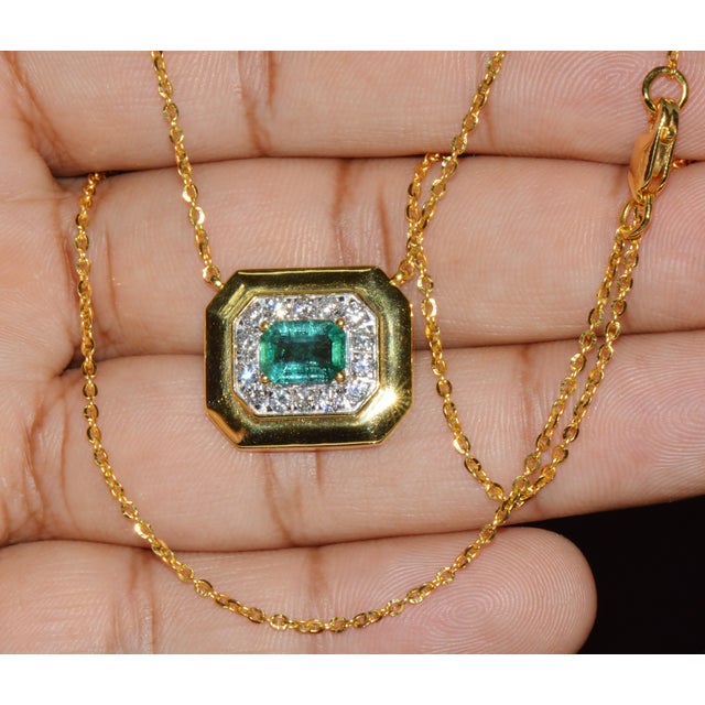 Gia Certified Natural 1.76Cts Emerald Diamond 18k Solid Gold Necklace For Sale In Dallas - Image 6 of 17