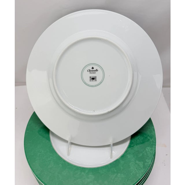 Christofle Set of Twelve Christofle "Micro-Gold" Faux Malachite Porcelain Chargers, 12.625" For Sale - Image 4 of 9