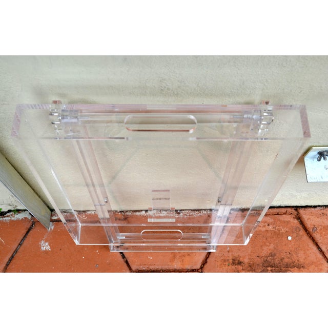 1980s Boho Chic Lucite Folding Tray Table X Stretchers Mid-Century Modern American For Sale - Image 17 of 18
