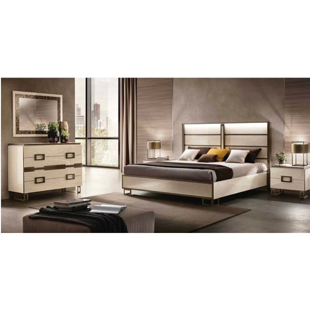 Early 21st Century Casa Milano Poesia 5-Piece Italian High Gloss Bedroom Set With Led Bed For Sale - Image 5 of 10