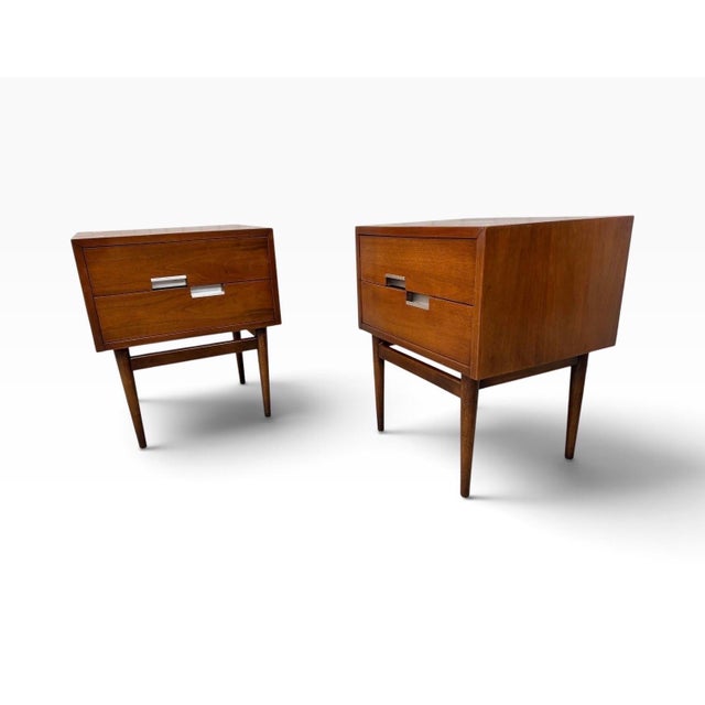 Mid-Century Modern Mid-Century Modern American of Martinsville Accord Walnut Nightstands - Set of 2 For Sale - Image 3 of 10