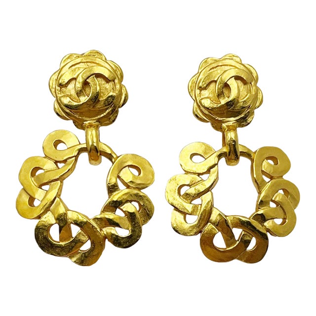 Chanel Vintage Gold Plated CC Flower Twisted Round Clip on Earrings - 2 Pieces For Sale