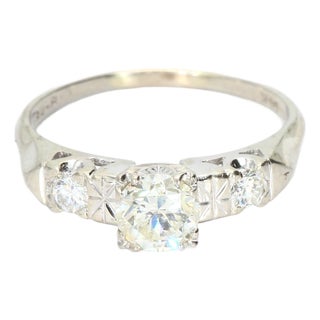 14k White Gold Engagement Ring With 0.75ct Round Diamond Center, Size 8.25 For Sale