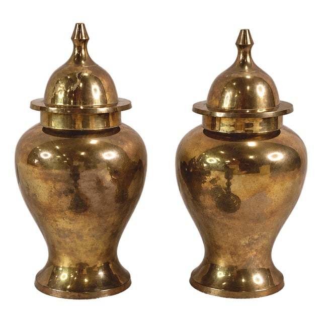 Small Vintage Brass Ginger Jar Pair – Hollywood Regency Mantel Decor For Sale