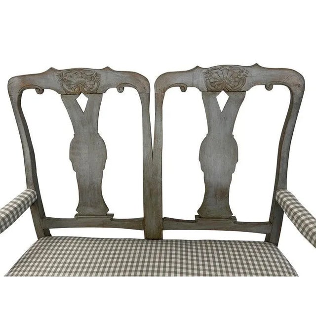 Wood Early 20th Century Swedish Gustavian Grey Painted Settee with Shell & Foliate Carving For Sale - Image 7 of 11