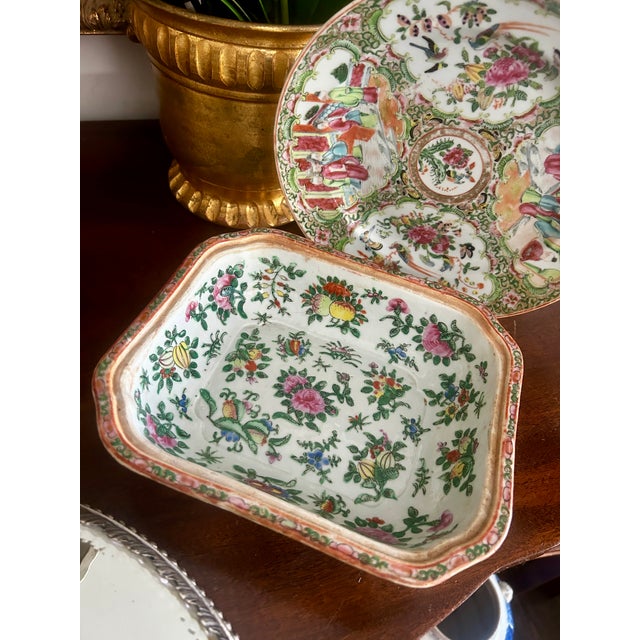 Chinoiserie Antique Chinese Rose Medallion Covered Dish For Sale - Image 3 of 6