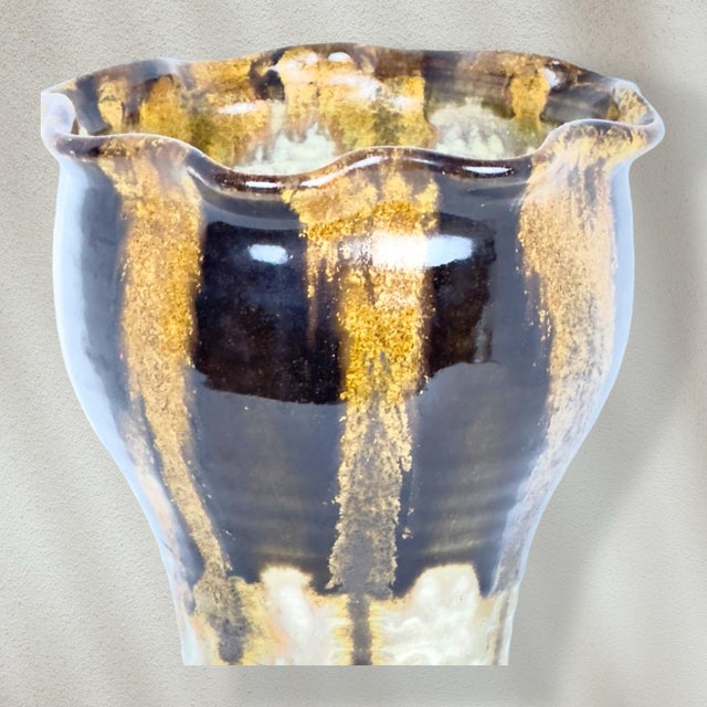 This Pigeon River Pottery vase, expertly crafted by renowned artisan Tim Kerns, features a distinctive ruffled edge and a...