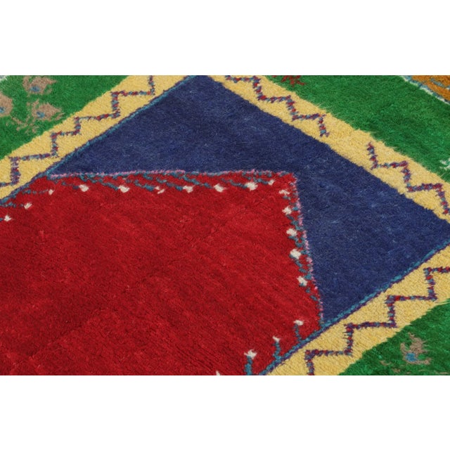 1950s Vintage Tulu Shag Rug in With Red Open Field - by Rug & Kilim For Sale - Image 5 of 8