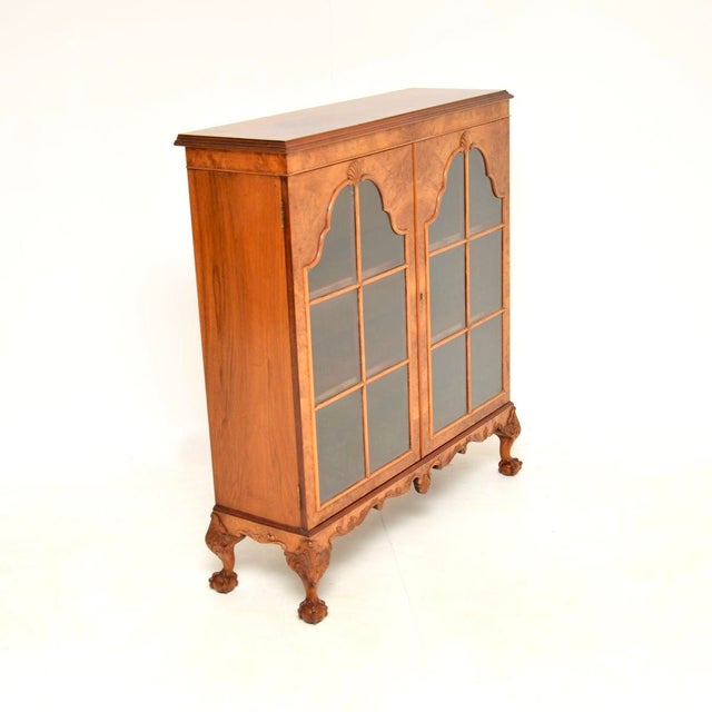 Vintage Queen Anne Bookcase in Burr Walnut, 1920 For Sale - Image 4 of 11