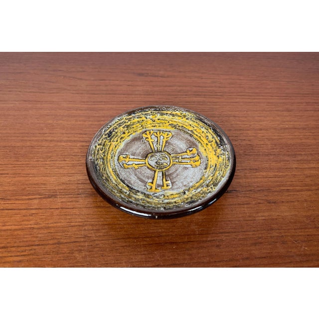 Mid-Century Modern Small Studio Pottery Wall Plate from Glit Lava, Iceland, 1960s For Sale - Image 6 of 12