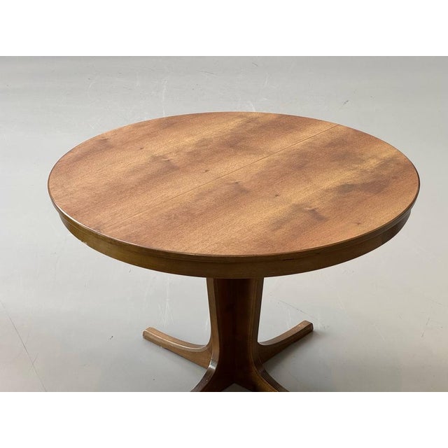 Round Extendable Table in Walnut, 1960s For Sale - Image 6 of 18