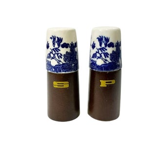 1950s Chinoiserie Boho Chic Blue Willow Ceramic & Walnut Salt and Pepper Shakers - A Pair For Sale