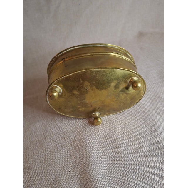 Antique 19th Century Oval Brass Tobacco Box – Hinged Keepsake or Trinket Casket For Sale - Image 9 of 12