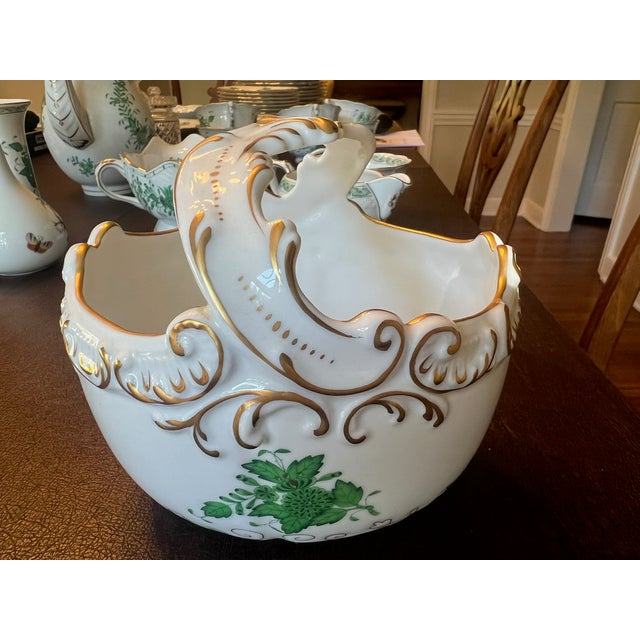 Traditional Herend Handled Oval Basket in Chinese Bouquet in Excellent Condition For Sale - Image 3 of 5