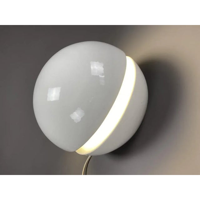 Ceramic Mid-Century Modern Italian Round White Ceramic Table Lamp from Gabbianelli For Sale - Image 7 of 9