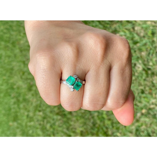 Art Deco Vintage Art Deco Two Stone Bypass Natural Emerald Platinum Ring Size 8.5 For Sale - Image 3 of 5