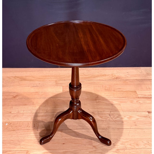 This elegant pedestal side table by Henkel Harris, from the esteemed Virginia Galleries Collection, is inspired by the...