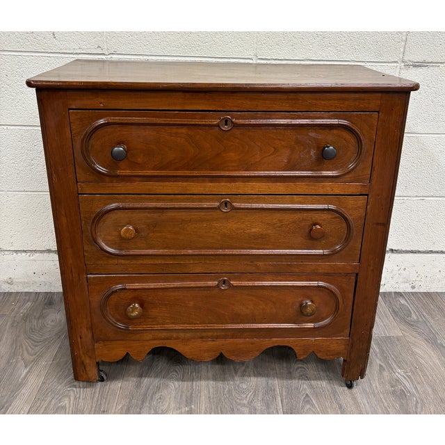 Antique American Victorian Walnut Cottage Chest of Drawers Commode For Sale - Image 4 of 12