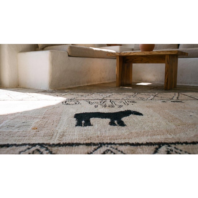 1930s Tan Ecru Pictorial American Hooked Rug 2'9" X 4'5" Handknotted Wool Carpet For Sale - Image 12 of 14
