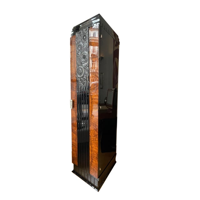 1920s French Art Deco Cabinet in Walnut with Black Lacquer, 1920s For Sale - Image 5 of 18
