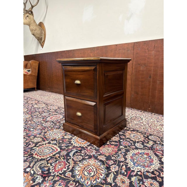 English Chest of Drawers in Mahogany For Sale - Image 4 of 9