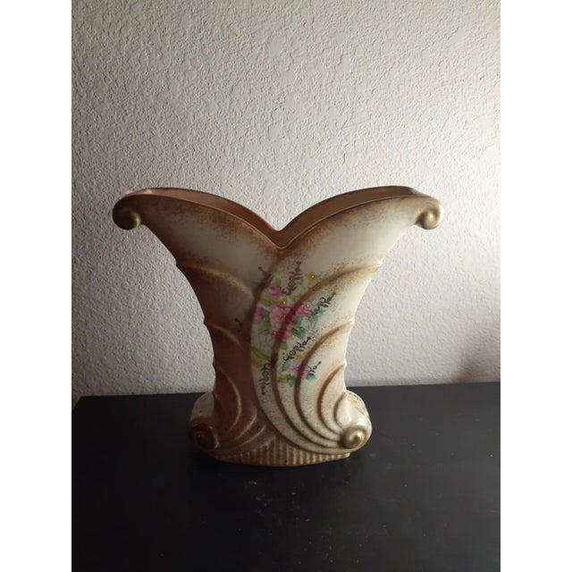 Gold 1960s Abingdon Pottery Hand-Painted Fan Vase For Sale - Image 8 of 9