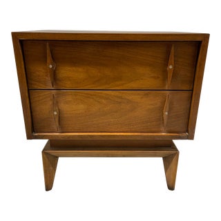 Mid-Century Modern American of Martinsville Walnut Nightstand For Sale