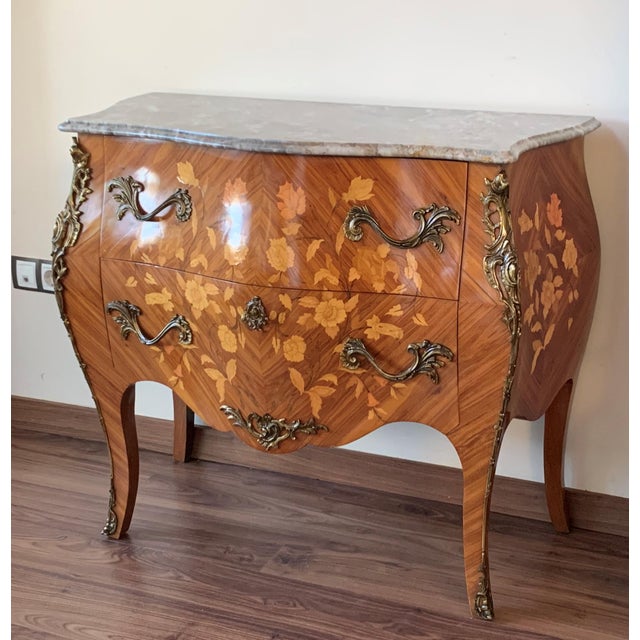 French French Louis XV Style Kingwood & Marquetry Ormolu Mounted Bombe Commode For Sale - Image 3 of 12