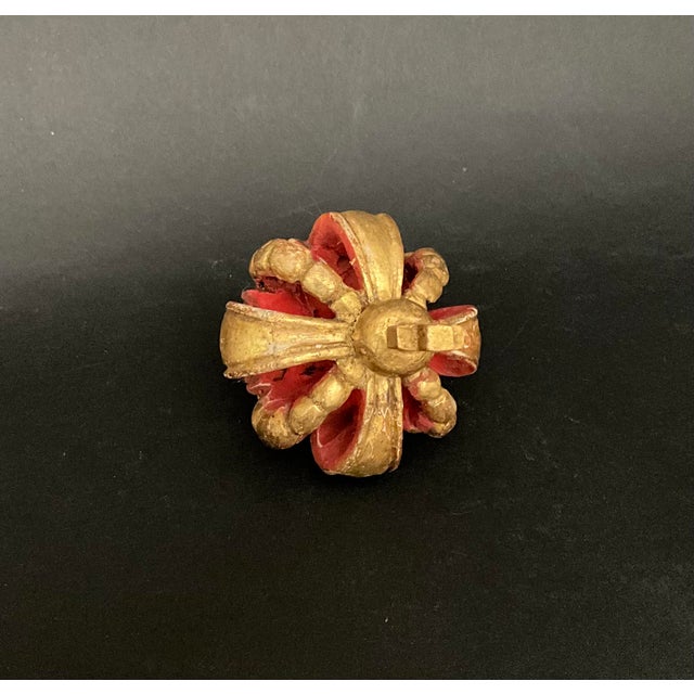 Baroque 18th Century Iberian Religious Crown in Carved Gilt Wood For Sale - Image 3 of 7