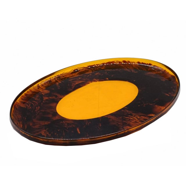 Gorgeous oval serving tray in yellow lucite, effect border and tortoiseshell, Italy, 1970. Italian manufacture.