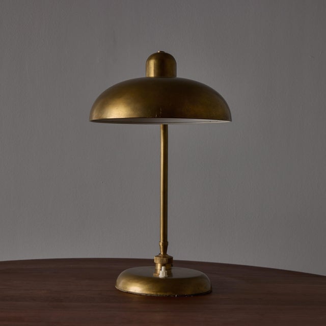 1940s Giovanni Michelucci Patinated Brass Ministerial Desk Lamp for Lariolux For Sale - Image 9 of 17