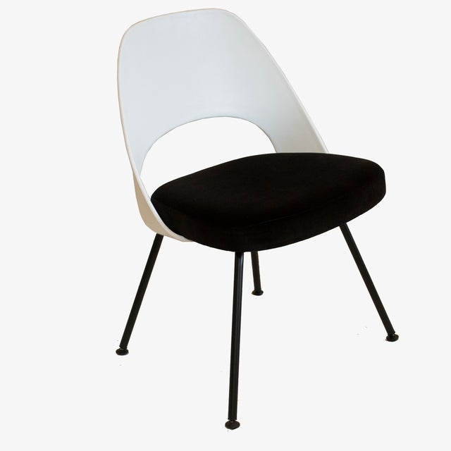 Black Knoll Armless Saarinen Plastic-Back Side Chair in New Black Velvet Upholstery and Black Legs For Sale - Image 8 of 8