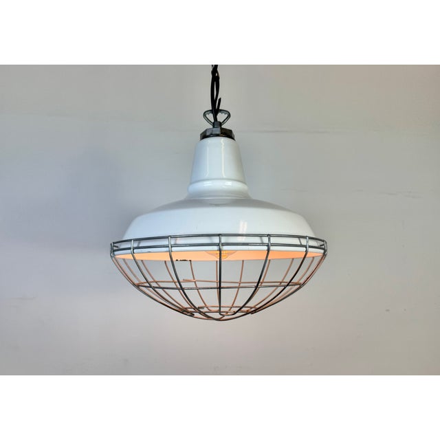 White Industrial White Enamel Factory Pendant Lamp from Benjamin, USA, 1960s For Sale - Image 8 of 16