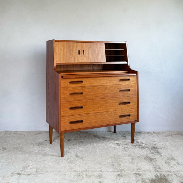 Teak Bureau with Writing Surface and Vanity Drawer from Illums Bolighus, 1960s For Sale - Image 4 of 18