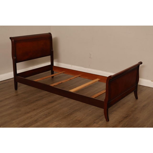 Traditional 1940's Vintage Mahogany Traditional Pair Of Twin Sleigh Beds For Sale - Image 3 of 18