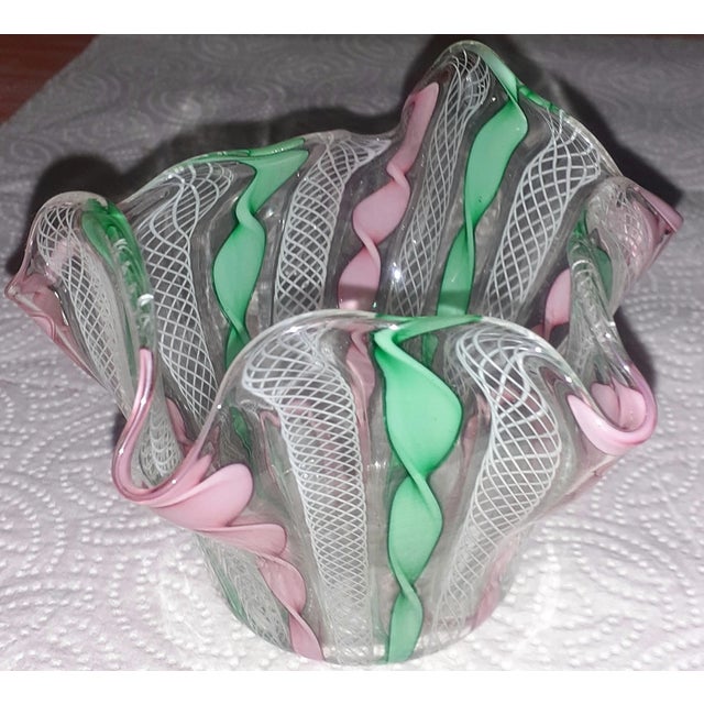 1990s Vintage Venetian Murano Style Latticino Hand Blown Ruffled Handkerchief Vase For Sale - Image 5 of 7