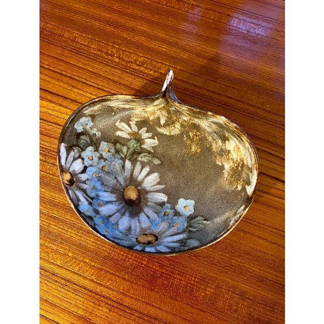 Mid-Century Modern Mid 20th Century Alexander Kostanda Vallauris Floral Bowl and Plate 2-Piece Set, *Hand-Signed* For Sale - Image 3 of 7