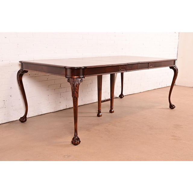 Romweber Romweber Style Chippendale Carved Mahogany Extension Dining Table, Newly Refinished For Sale - Image 4 of 18