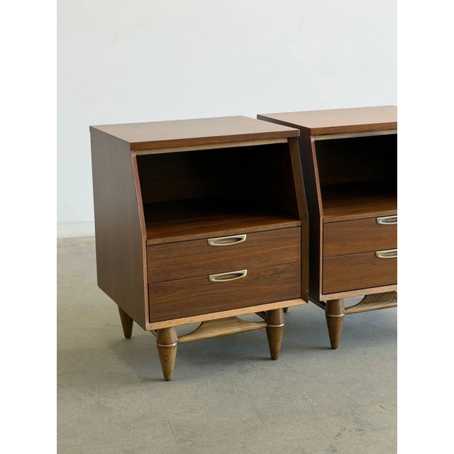 1960s Vintage Broyhill Nightstands Pair For Sale - Image 5 of 15