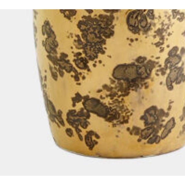Contemporary Global Views “Shiny Barrel” Table Lamps – Gold Spotted Ceramic - Pair For Sale - Image 3 of 3