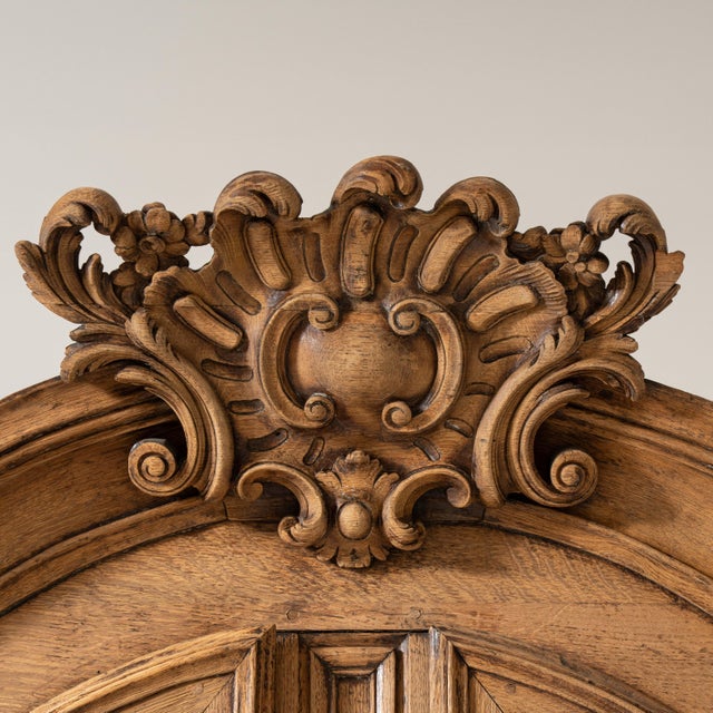 Louis XV Oak Vitrine, Rococo Style, France, Early 19th Century For Sale - Image 17 of 17