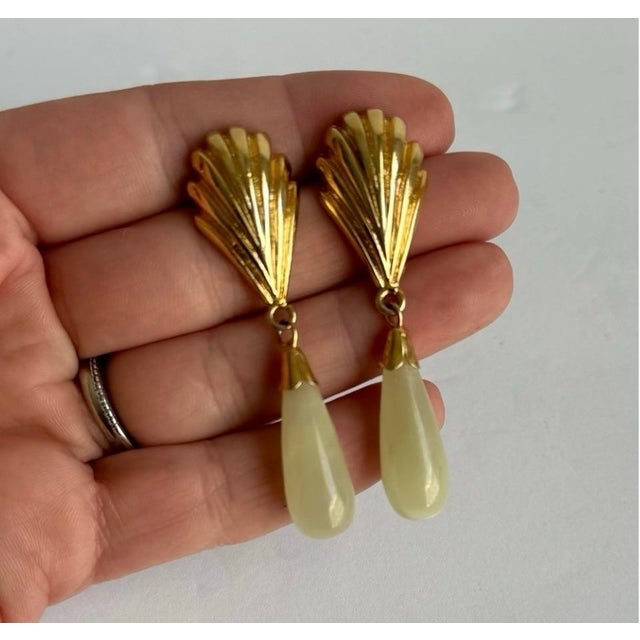 Gold Vintage Shell Drop Earrings Jade Green Stone Teardrop Gold Tone Seashell Pierced Post For Sale - Image 8 of 9