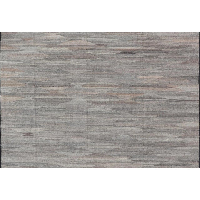 Modern Hand-Woven Flat-Weave Kilim in Wool With Sub-Geometric Diamond Design For Sale - Image 10 of 13