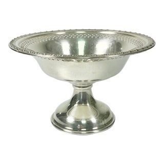 Mid 20th Century Hollywood Regency English Traditional Silverplate Bon Bon Pedestal Serving Dish For Sale
