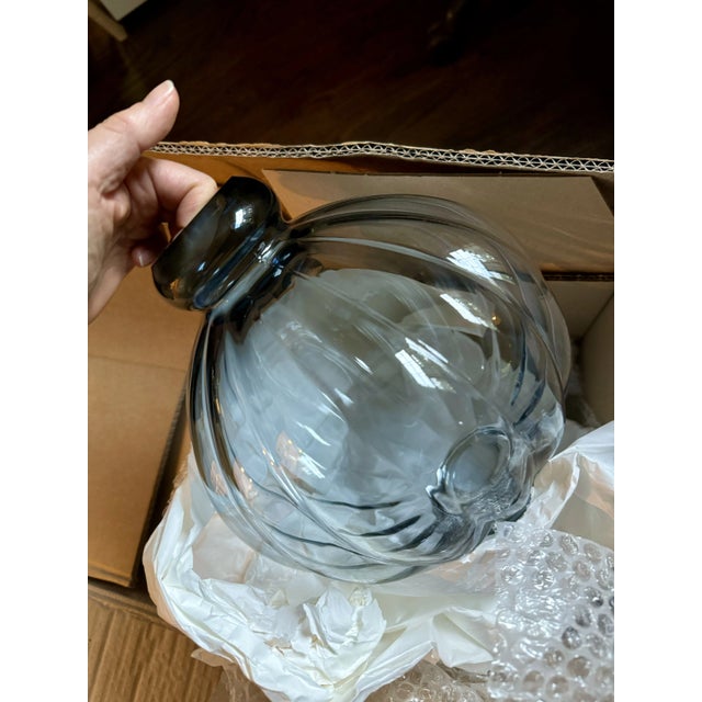 Pair of Louise Rose Balloon Vase 01 Glass in Blue For Sale - Image 4 of 5