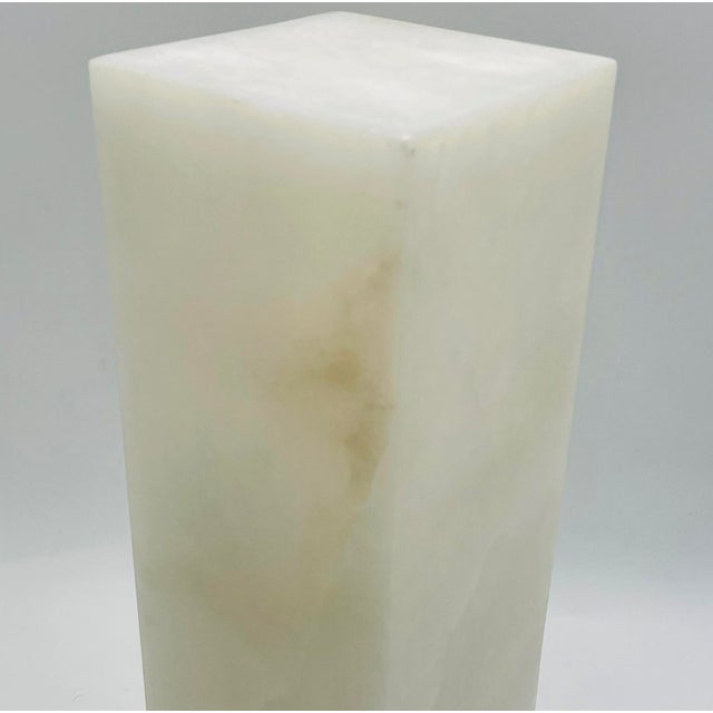 Visual Comfort Kelly Wearstler “Covet” Alabaster Rechargeable Table Lamp For Sale - Image 10 of 16